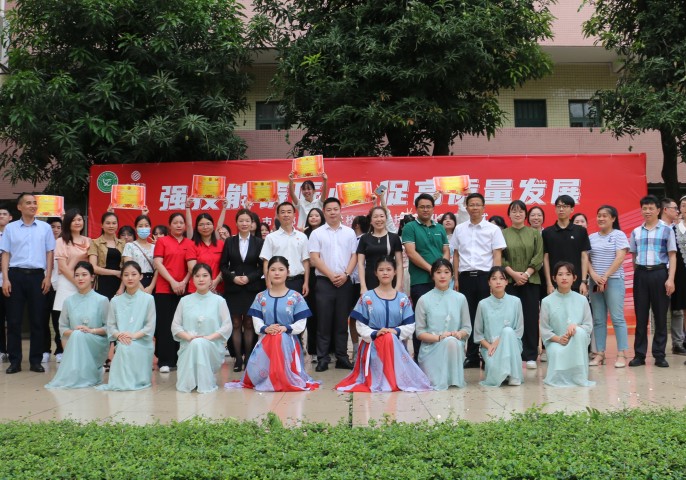 海景集團(tuán)與廣州市花都區(qū)技工學(xué)校聯(lián)合舉辦 ?“強(qiáng)技能鑄匠心、促高質(zhì)量發(fā)展”技能文化節(jié)圓滿結(jié)束